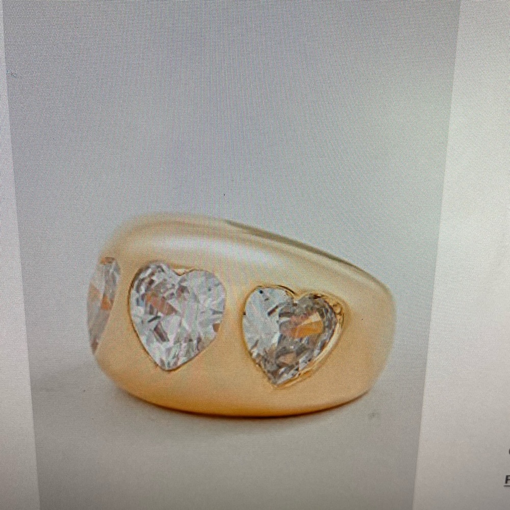 Timeless pearly size 7 ring 24k gold plated with three heart crystals